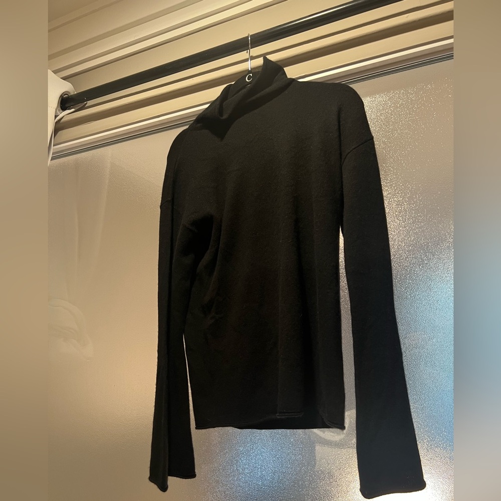 Theory Black Cashmere Long Sleeve Sweater Size L